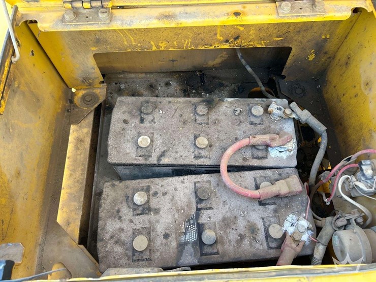 2013-komatsu-pc200-image-11