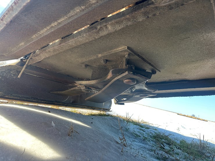 2014-john-deere-6105m-image-41