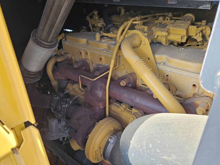 2023-caterpillar-926m-image-16