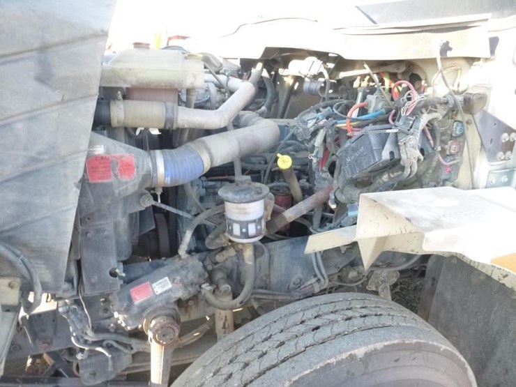 2004-international-7400-image-35