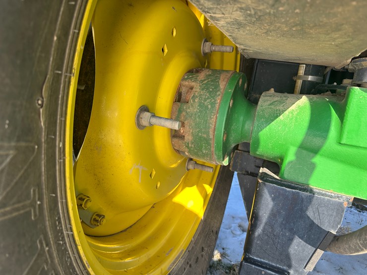 2014-john-deere-6105m-image-12