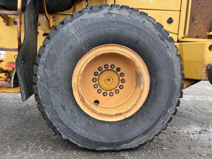 2005-deere-624j-image-21