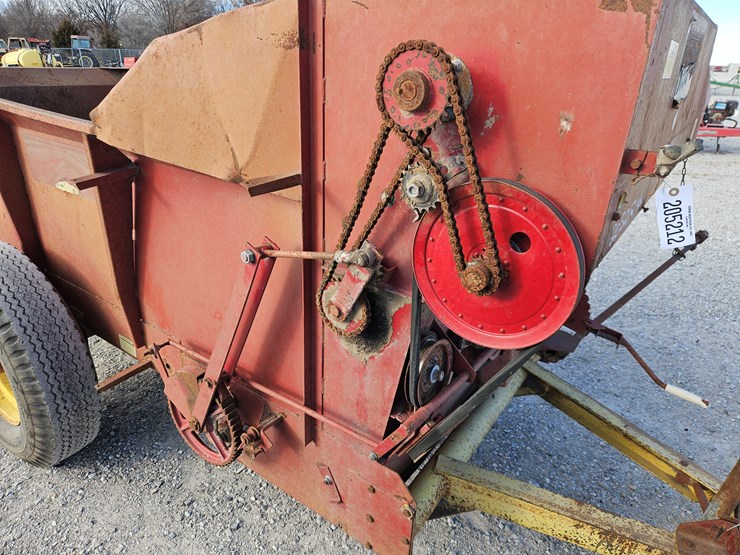 #205212-•-schuler-4x10-feed-wagon-image-3