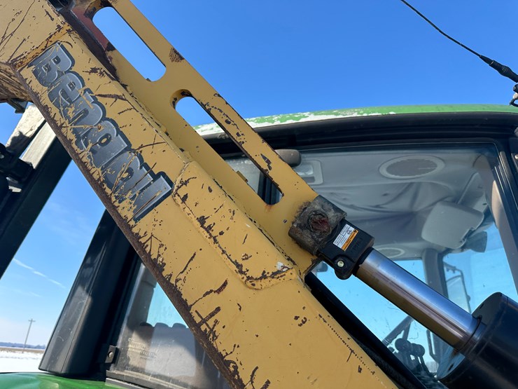 2014-john-deere-6105m-image-36