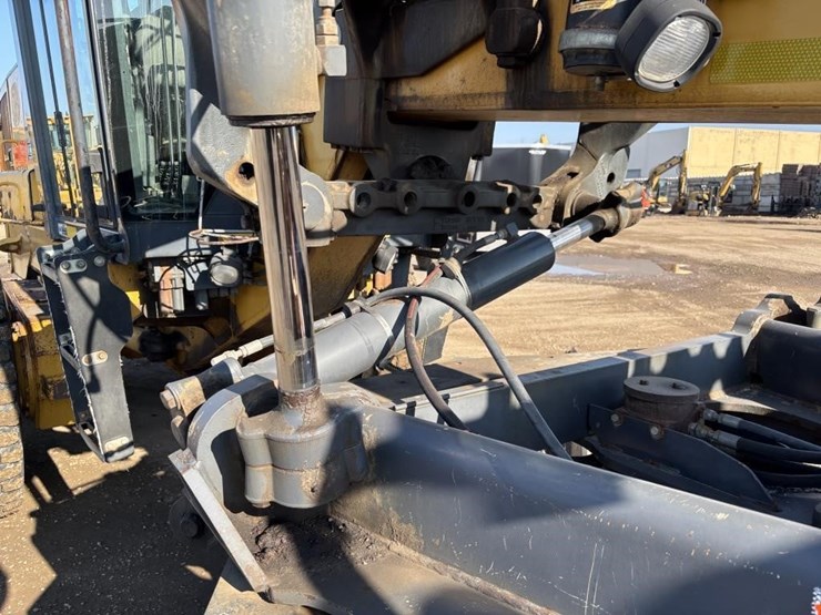 2008-deere-772d-image-27