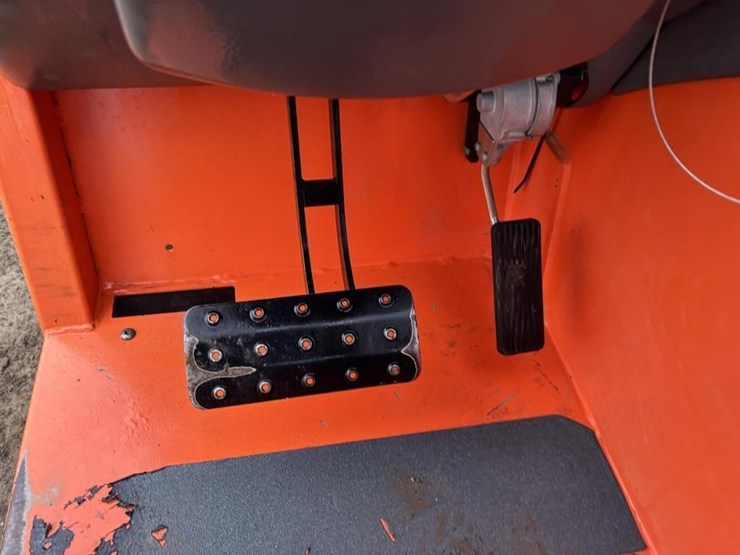 2015-jlg-g5-18a-image-31