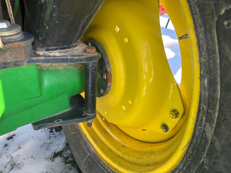 2014-john-deere-6105m-image-11