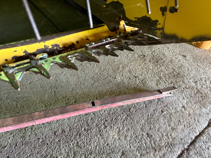 2011-new-holland-92c-image-36