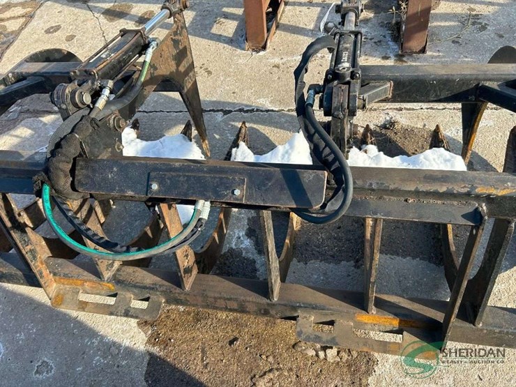 skid-steer-grapple-bucket-image-4