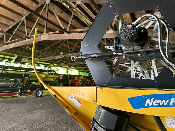 2011-new-holland-92c-image-22