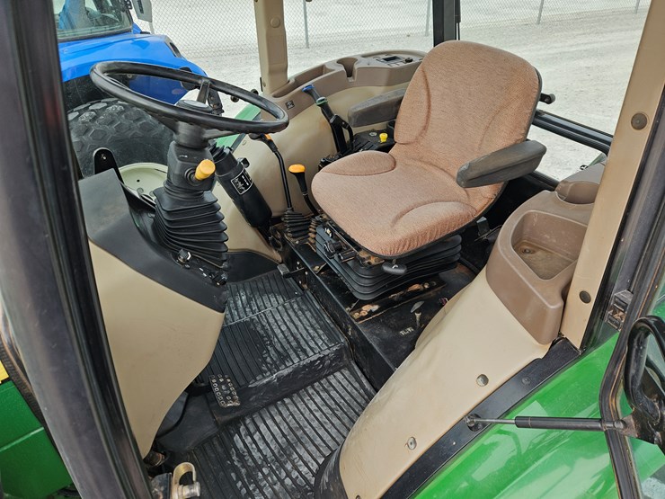 2013-john-deere-5075e-image-11