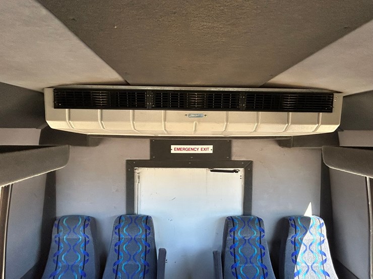 #38033-•-2006-chevrolet-32-passenger-starcraft-bus-image-20