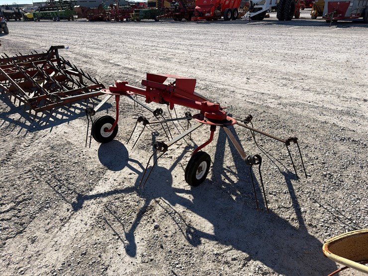 #210492-•-gehl-gt-310-tedder-image-2