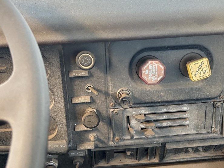 1984-international-s2200-image-29