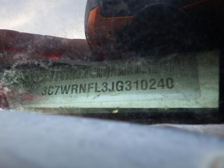 2018-ram-5500-crew-cab-flatbed-truck-image-17