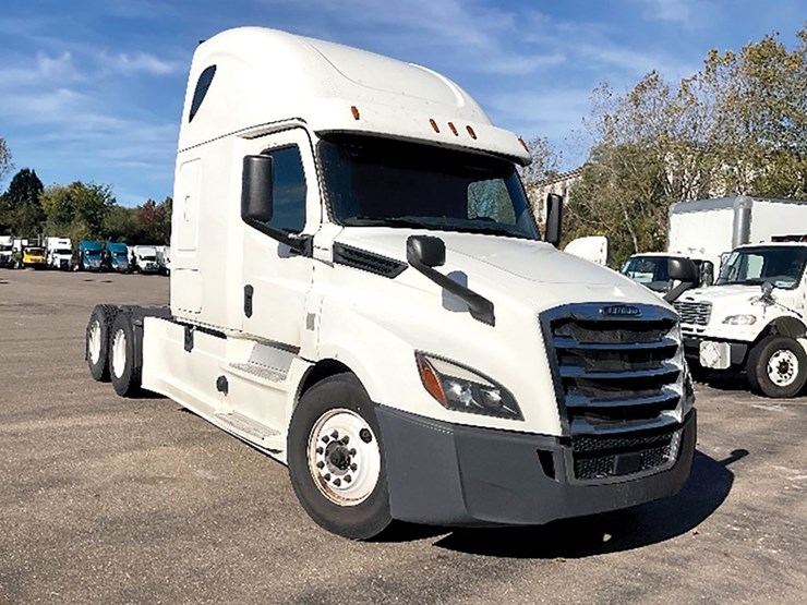 2021-freightliner-cascadia-126-image-1