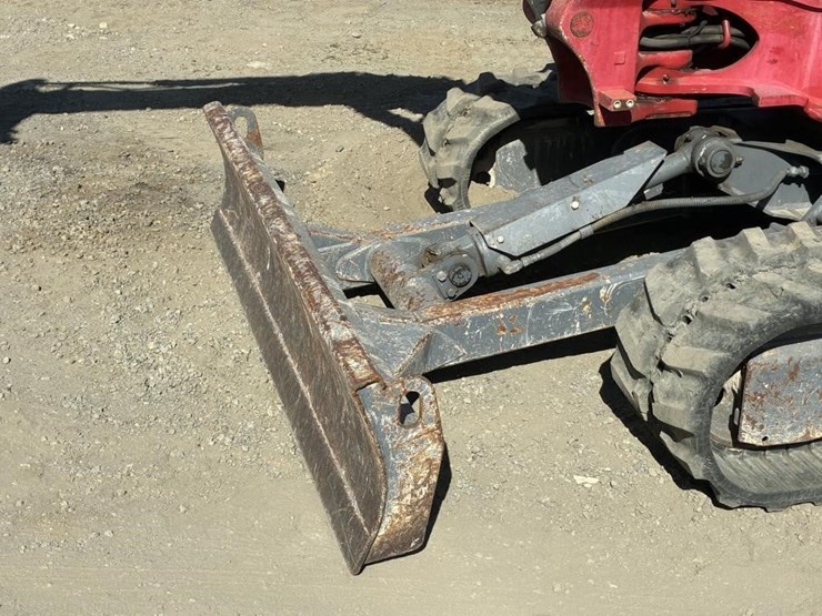 2016-takeuchi-tb240-image-12