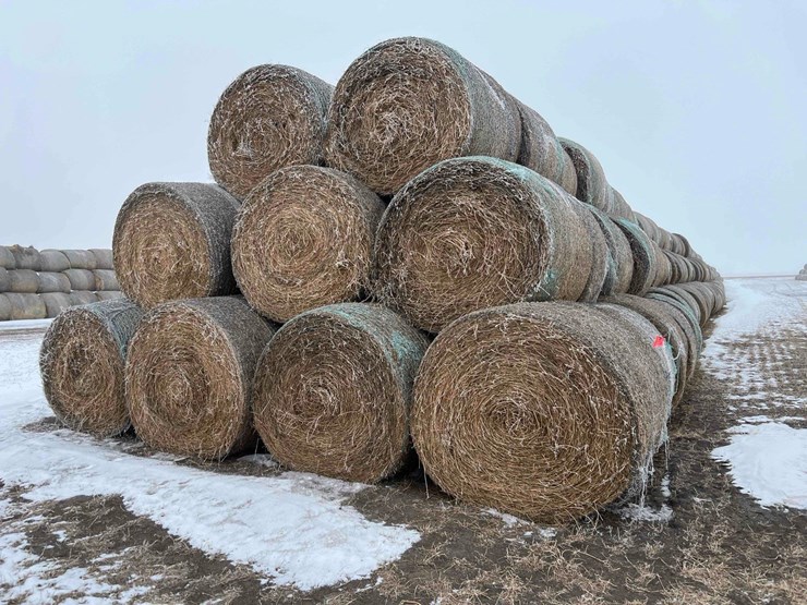 2025-john-deere-561m-image-3