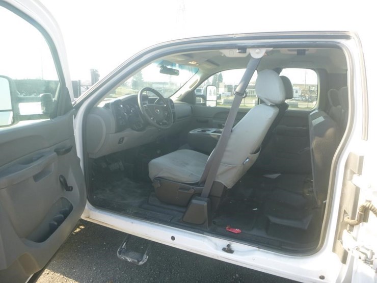 2011-chevrolet-2500-image-9