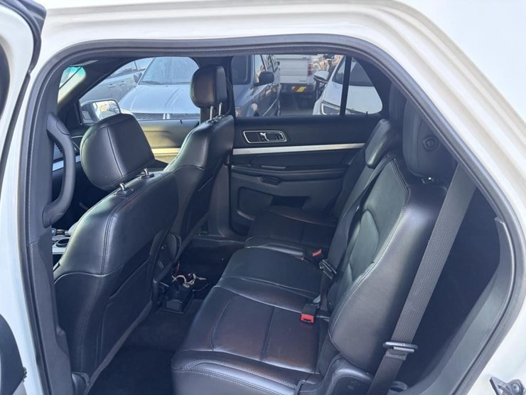 2016-ford-explorer-xlt-image-17