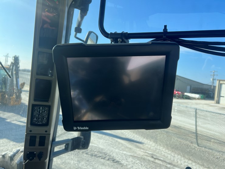 2011-case-ih-magnum-340-image-12