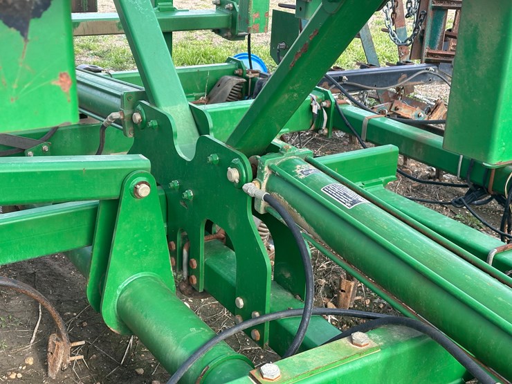 john-deere-2310-image-11