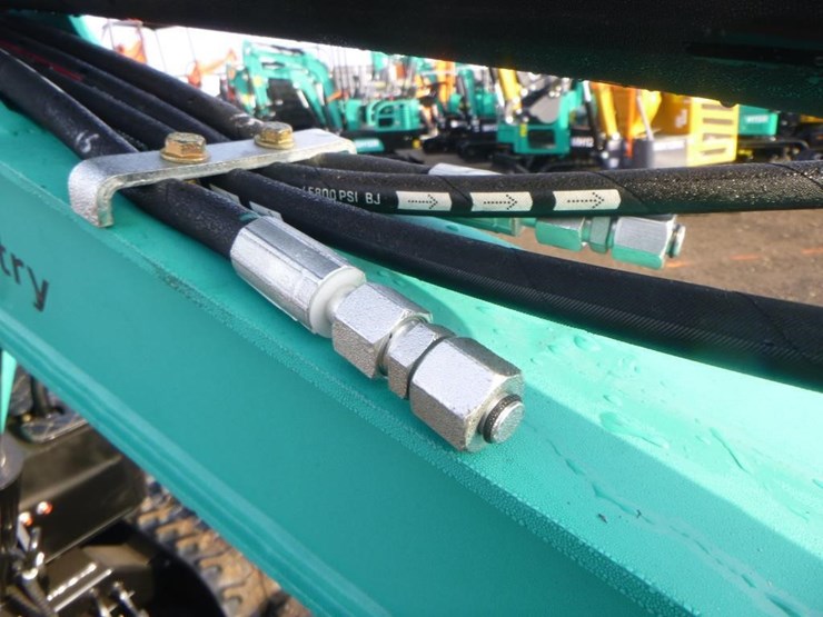 agt-qh12r-hydraulic-excavator-image-13