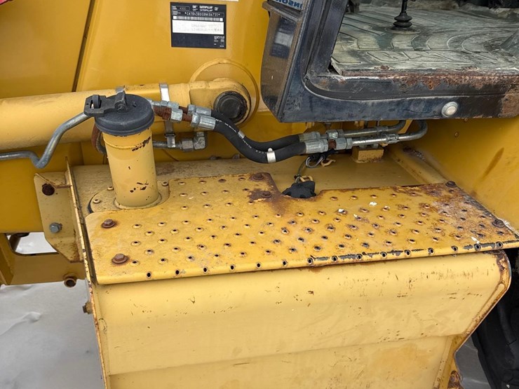 caterpillar-430d-image-21