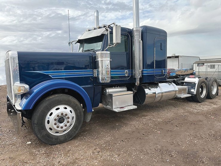 2022-peterbilt-389-image-1
