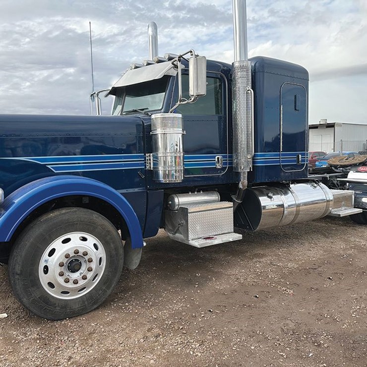 2022 PETERBILT 389