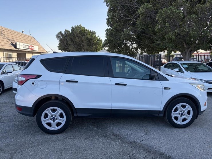 2017-ford-escape-image-8