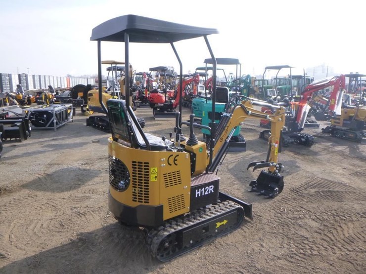 agt-h12r-hydraulic-excavator-image-3