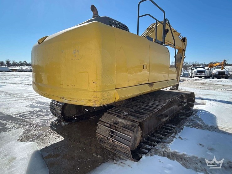 2015-komatsu-pc210-image-4