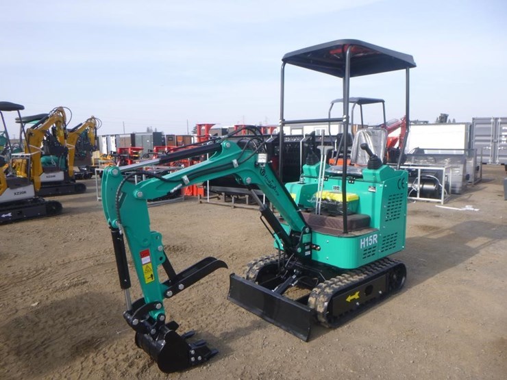 2025-agt-h15r-hydraulic-excavator-image-1