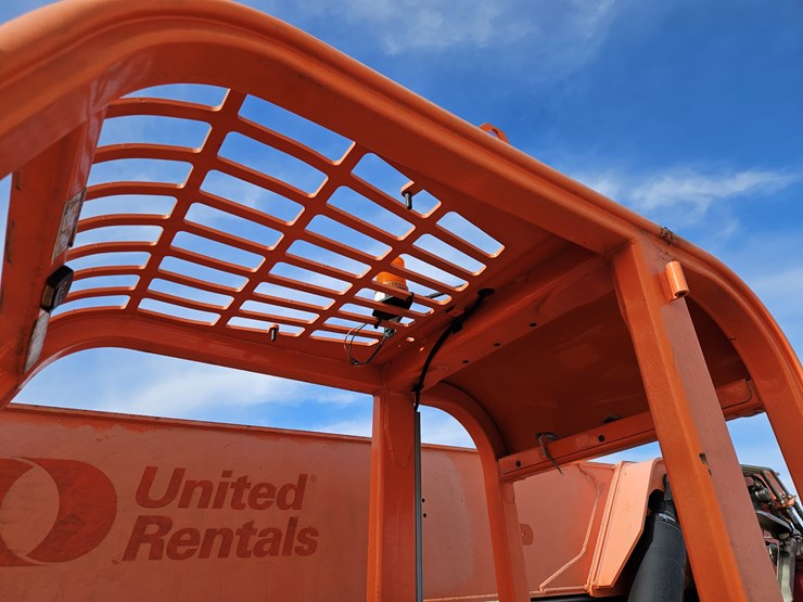2017-jlg-8042-image-6