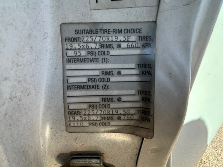 #38033-•-2006-chevrolet-32-passenger-starcraft-bus-image-13