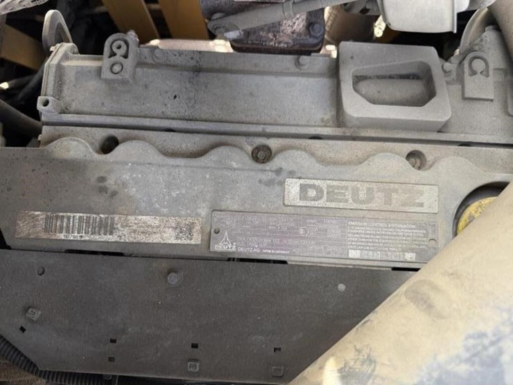 2016-volvo-blaw-knox-pf-4410b-asphalt-paver-image-51