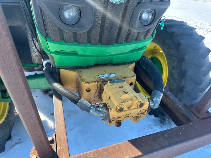 2014-john-deere-6105m-image-28