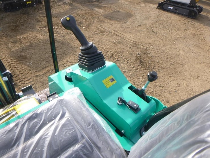 2025-agt-h15r-hydraulic-excavator-image-23