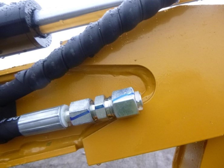 agt-mx12rx-hydraulic-excavator-image-13