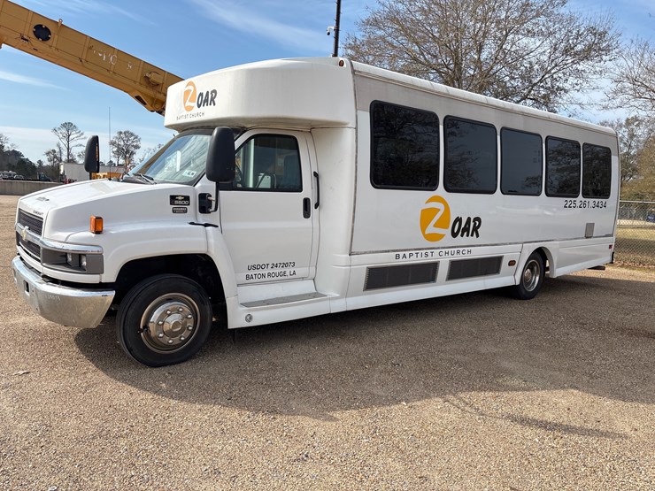 #38033-•-2006-chevrolet-32-passenger-starcraft-bus-image-24