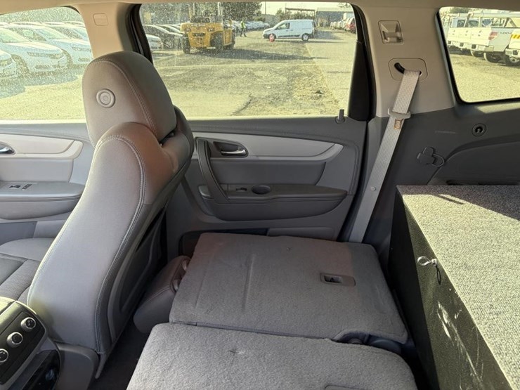 2017-chevrolet-traverse-image-17