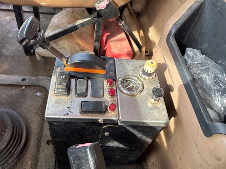 #31986-•-2007-mack-cv713-dump-truck-image-10