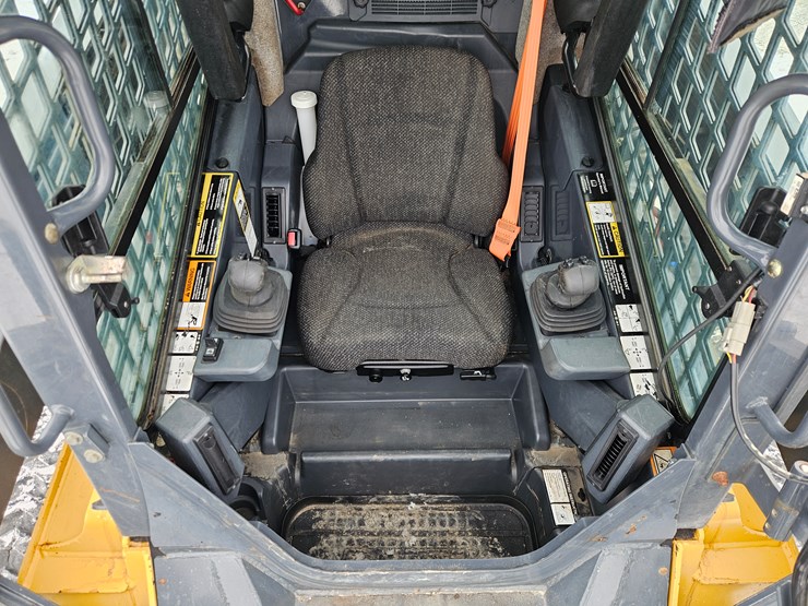 2020-deere-333g-image-9