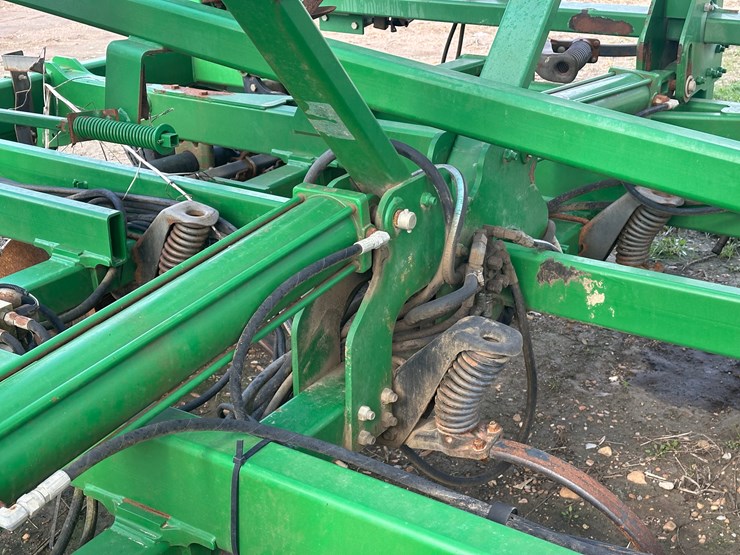 john-deere-2310-image-10