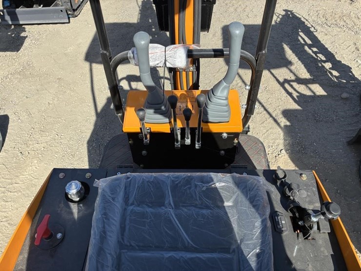 2025-vicsec-vc13-hydraulic-excavator-image-13