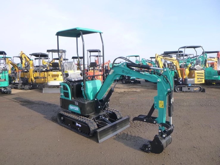 agt-qh12r-hydraulic-excavator-image-2