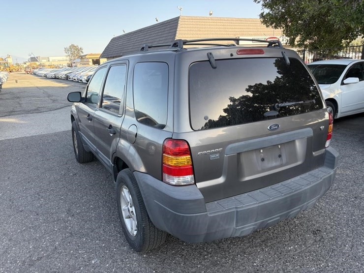 2006-ford-escape-xlt-image-2