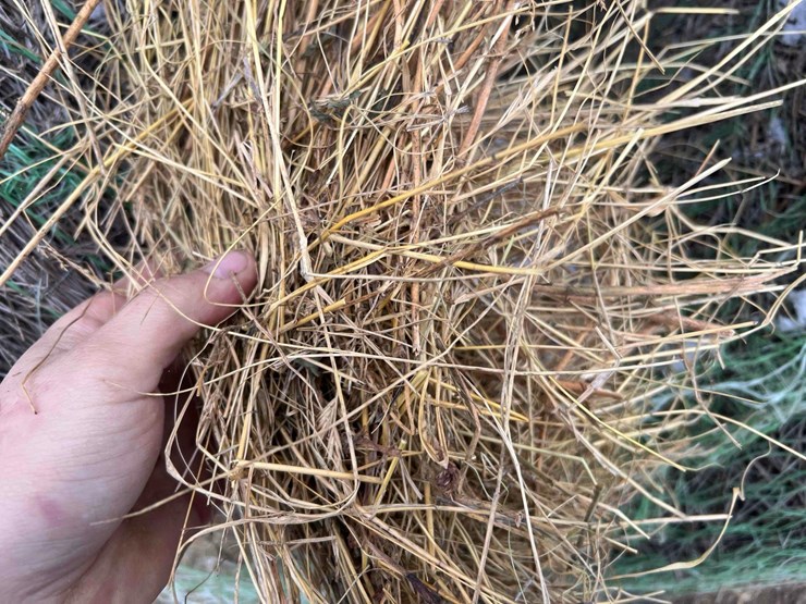 2024-john-deere-561m-image-12