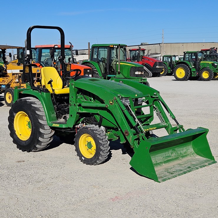 2023 JOHN DEERE 3033R